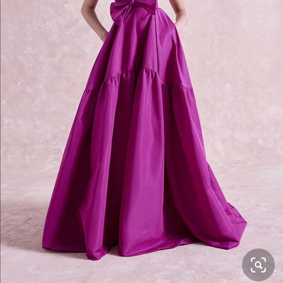 Carolina Herrera gown - Picture 3 of 3